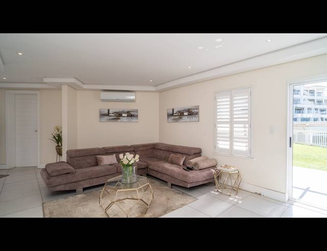 4 BEDROOM APARTMENT FOR SALE IN LA LUCIA RIDGE